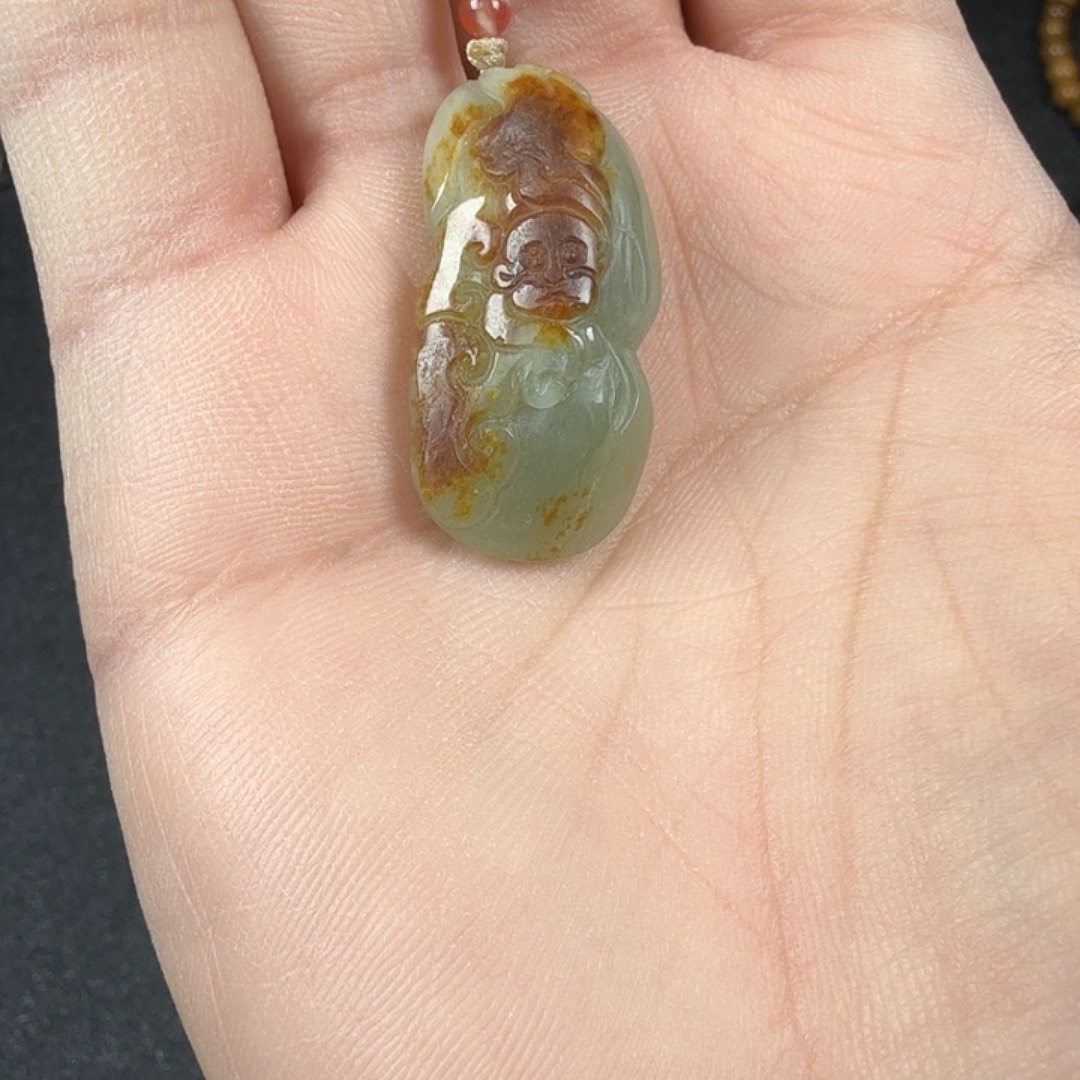 和田玉未镶嵌颈饰灵猴如意