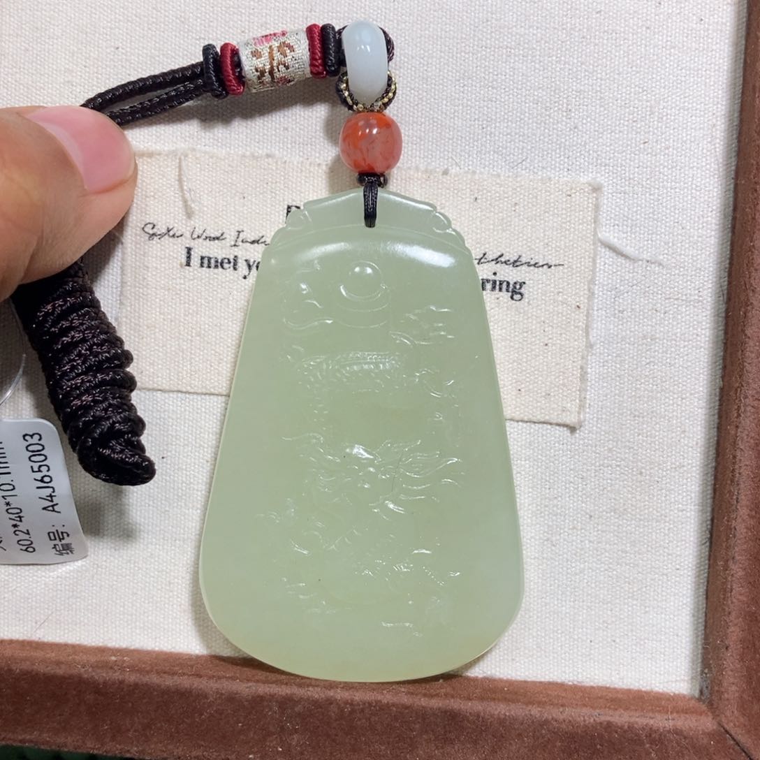 和田玉（糖玉）颈饰未镶嵌