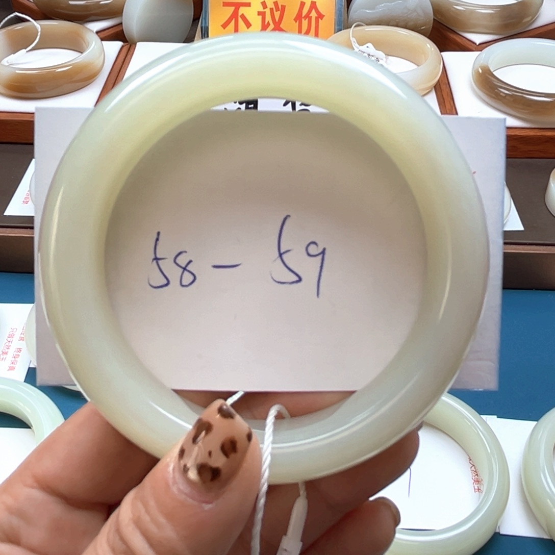 未镶嵌手镯和田玉兜****