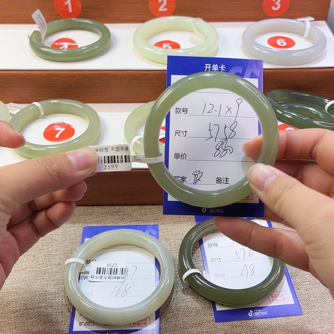 未镶嵌手镯和田玉@**子