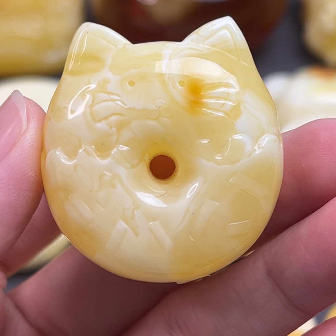 琥珀裸石未镶嵌猫猫头甜甜圈