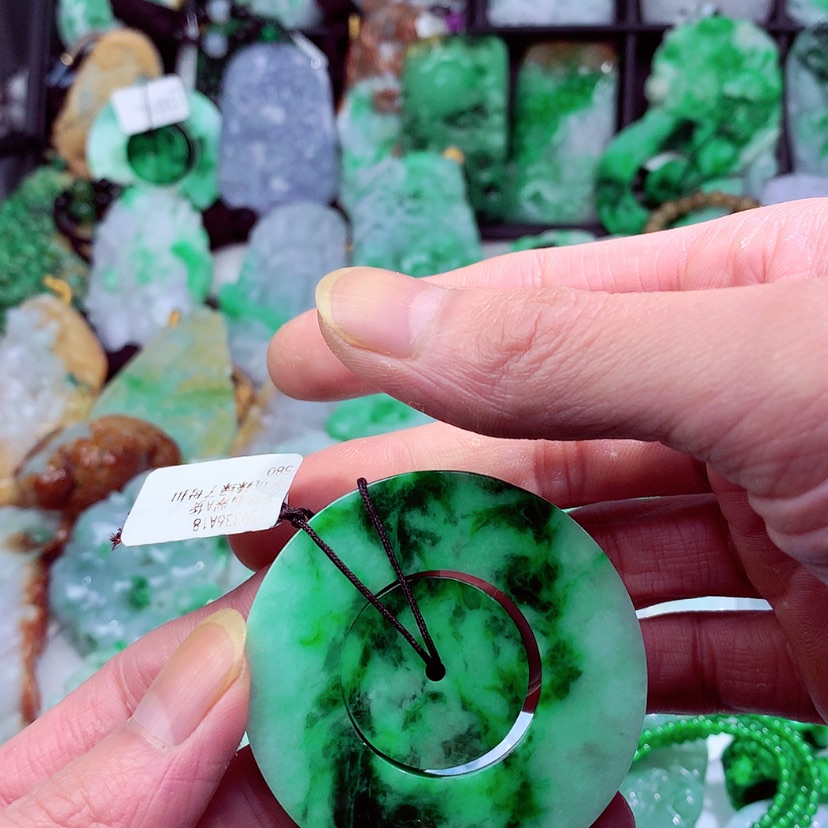 【闪购商品】翡翠颈饰未镶嵌挂件