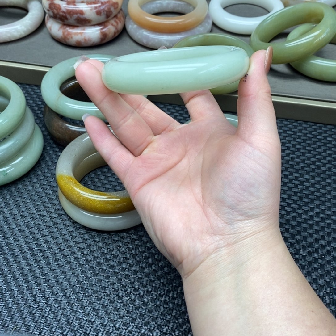 眠***雪石英质玉（佘太翠）未镶嵌手镯