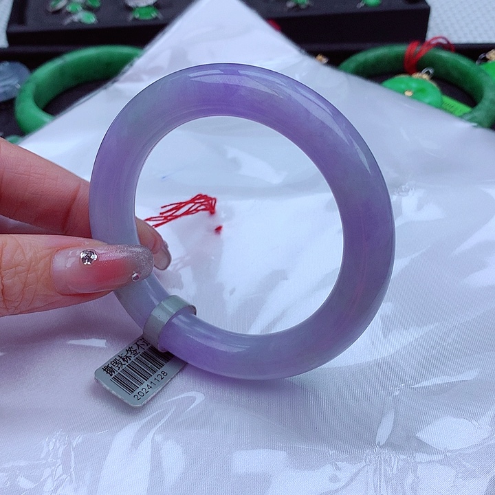 翡翠手镯未镶嵌翡翠