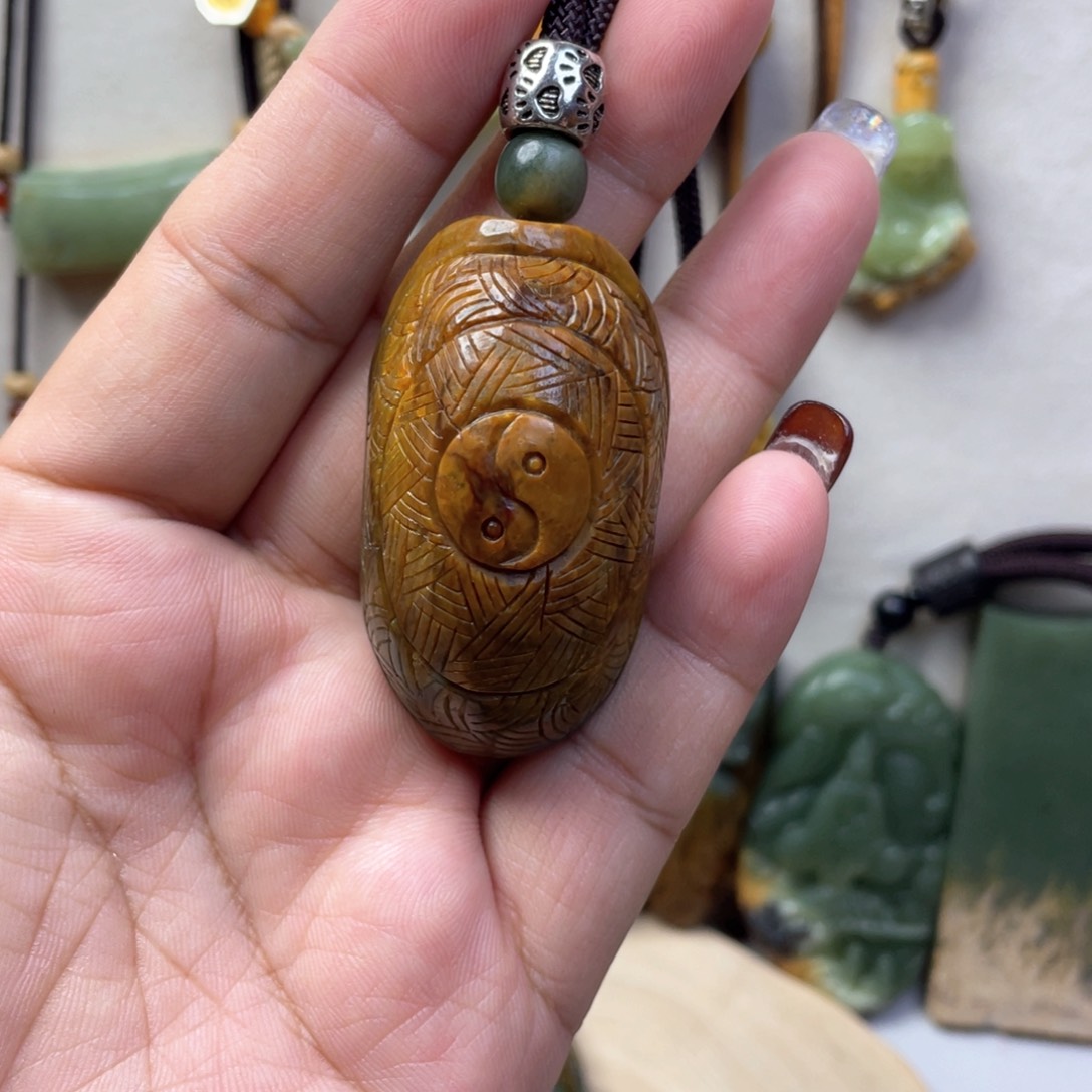 岫岩河磨玉（透闪石质玉）挂坠未镶嵌澄*丸