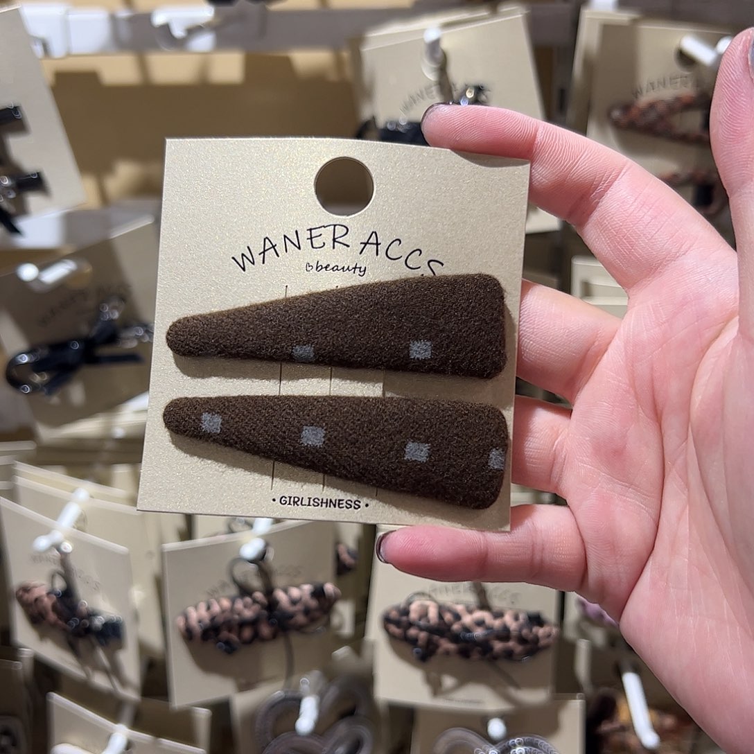 布艺非金属咖色小三角拜拜夹