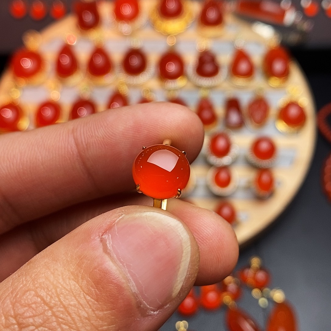 南红玛瑙戒指18K金镶嵌