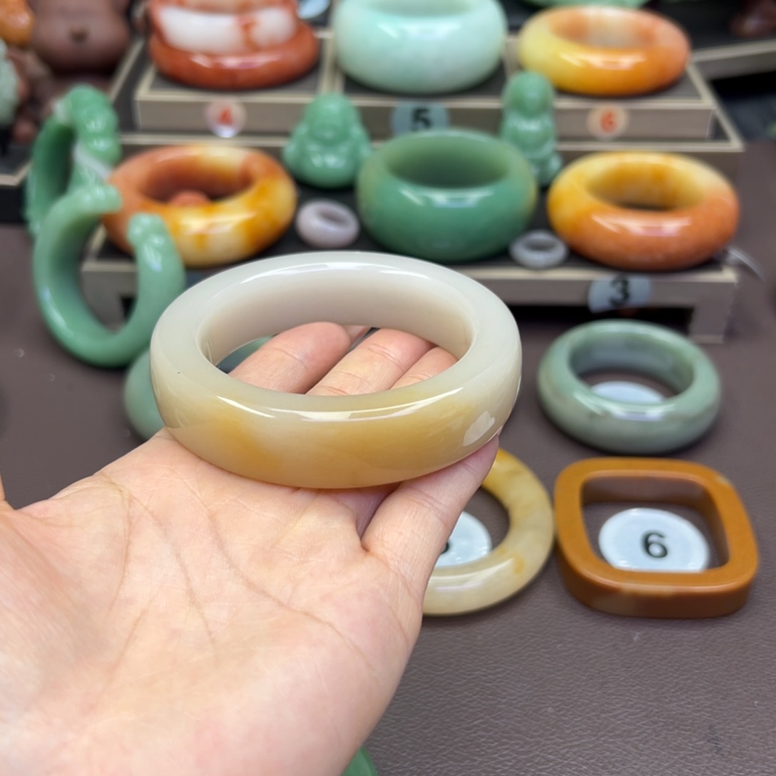 未镶嵌手镯石英岩玉T***r