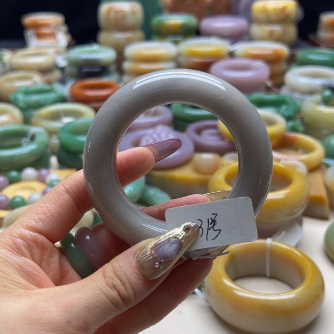 石英质玉手镯未镶嵌