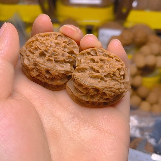 文玩核桃吊坠苹果园