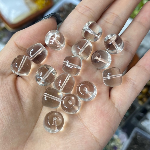 C05白水晶苹果珠一颗约10*12mm