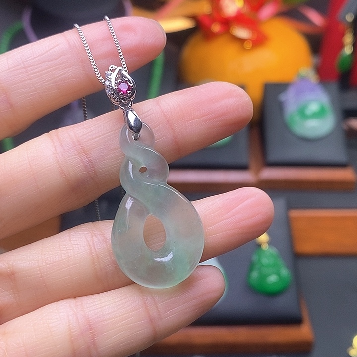 翡翠颈饰未镶嵌麻花