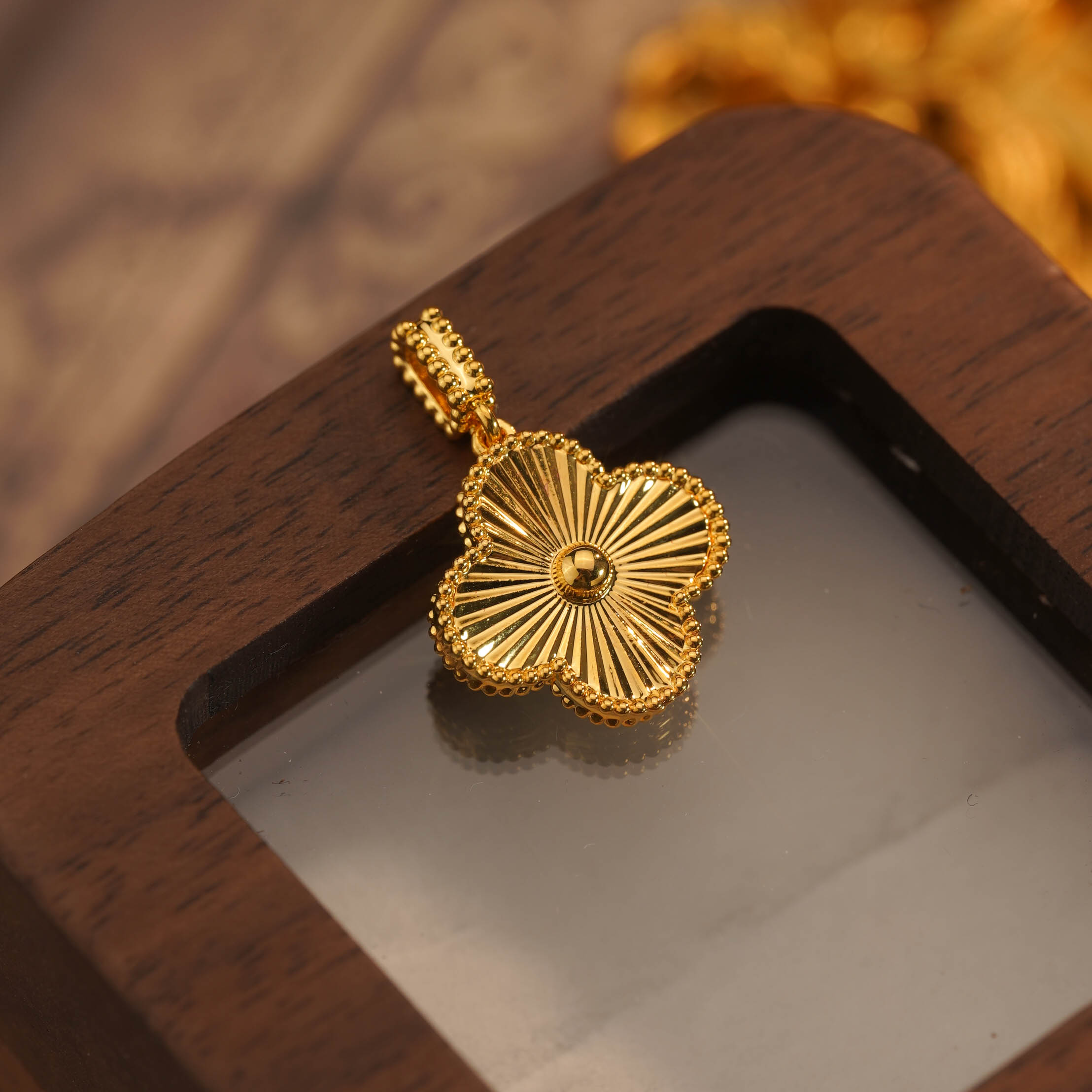 18k金车花镭射四叶草配件（小）【QL06370】