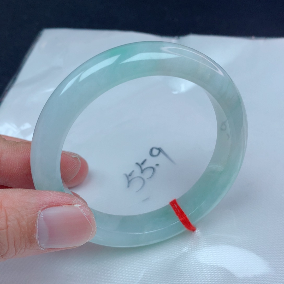 翡翠手镯未镶嵌翡翠手镯