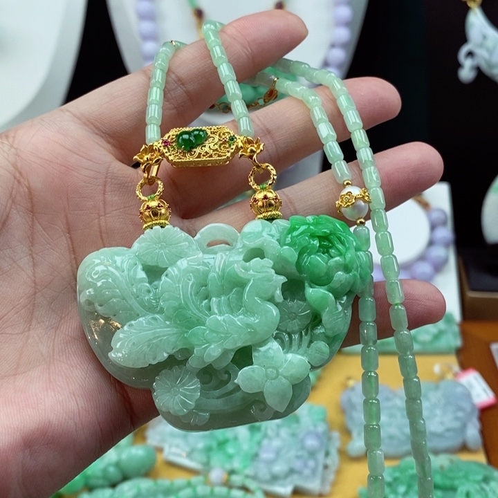 翡翠颈饰未镶嵌翡翠吊坠