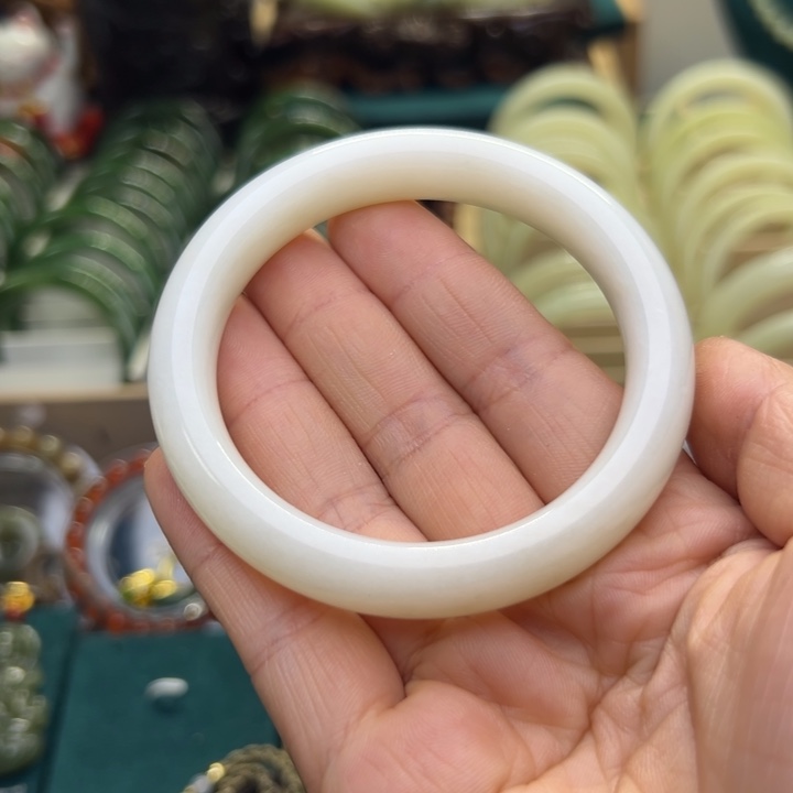 和田玉手镯未镶嵌57.2圈围10262