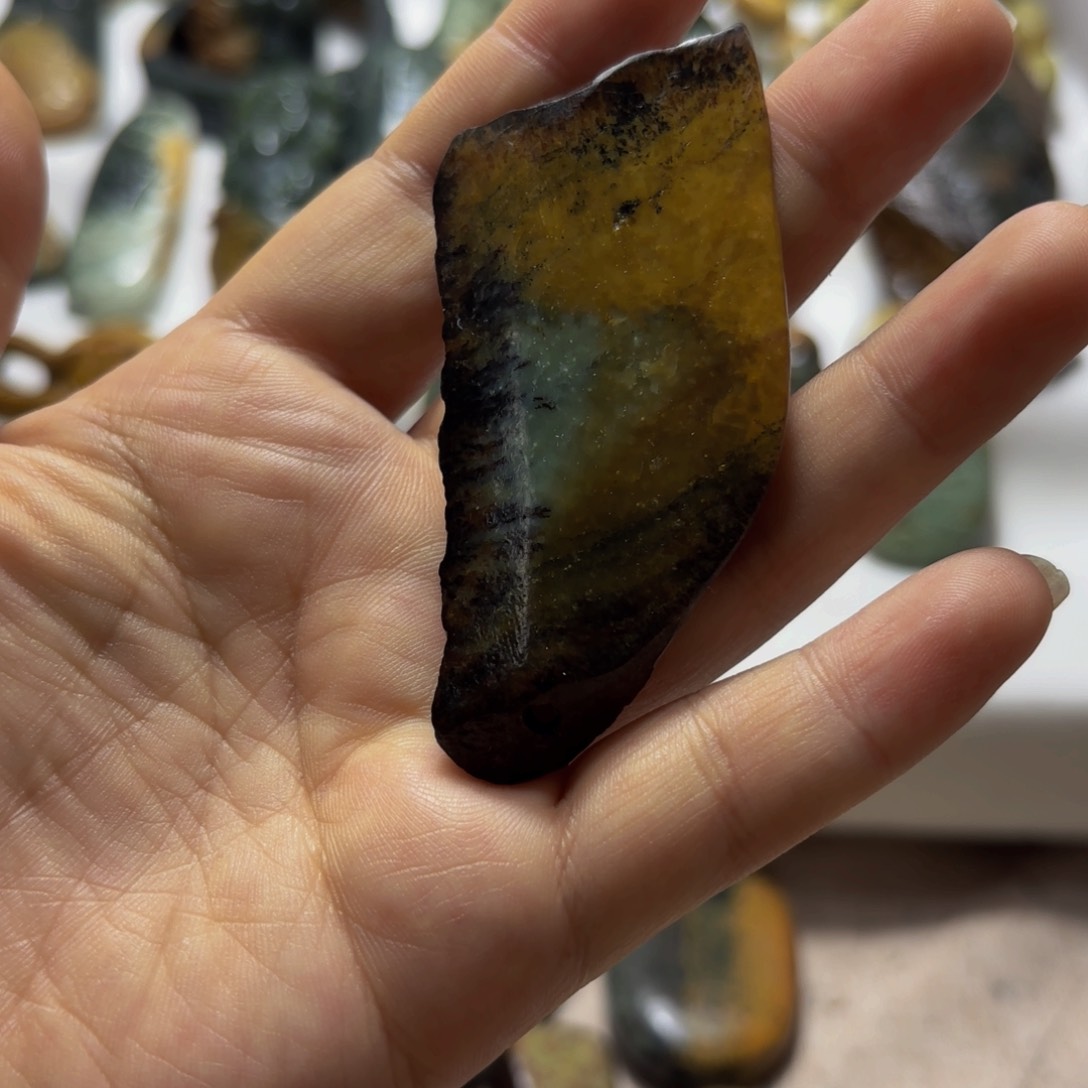 岫岩河磨玉（透闪石质玉）挂件未镶嵌