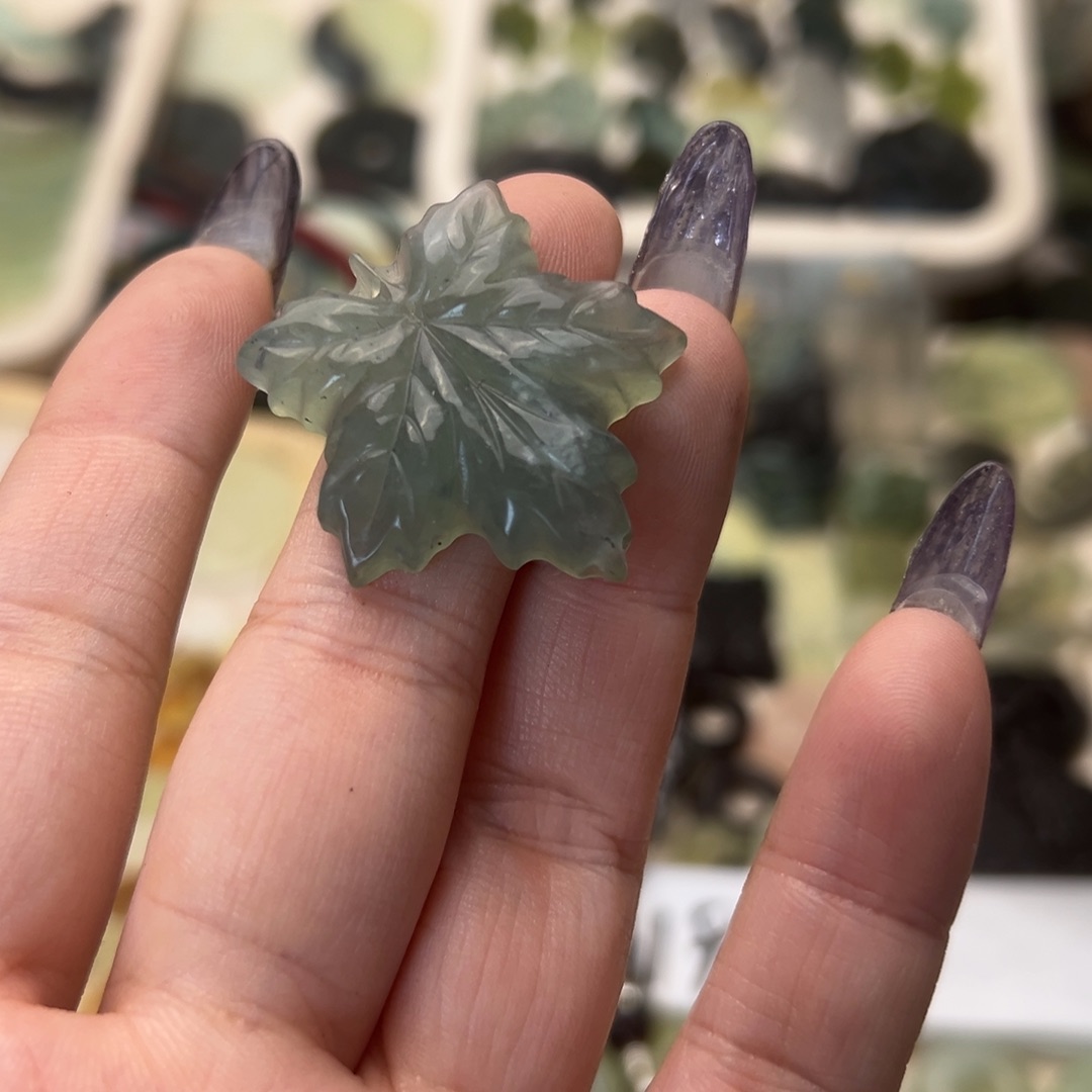 蛇纹石玉颈饰合金