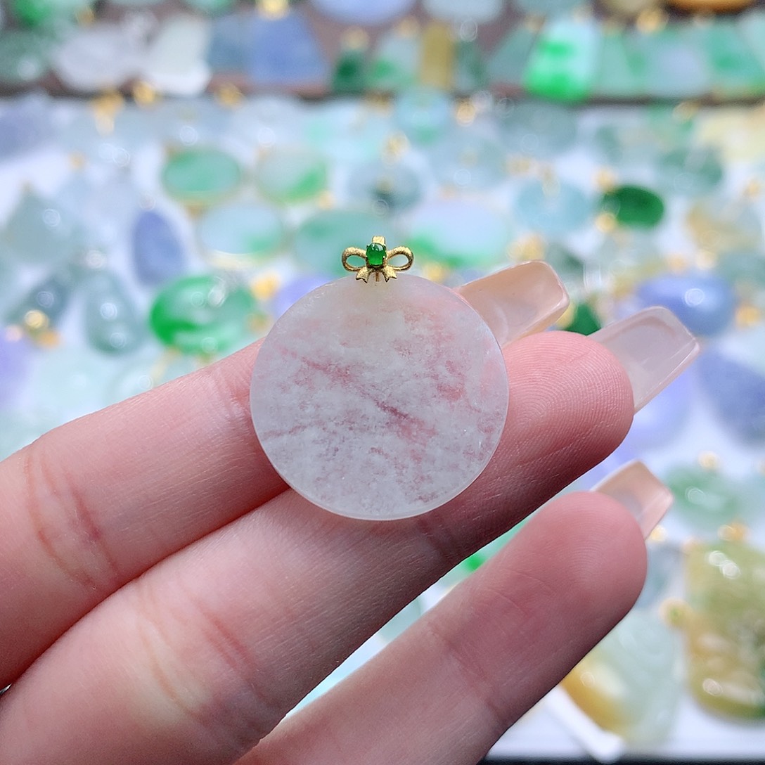 翡翠颈饰未镶嵌翡翠