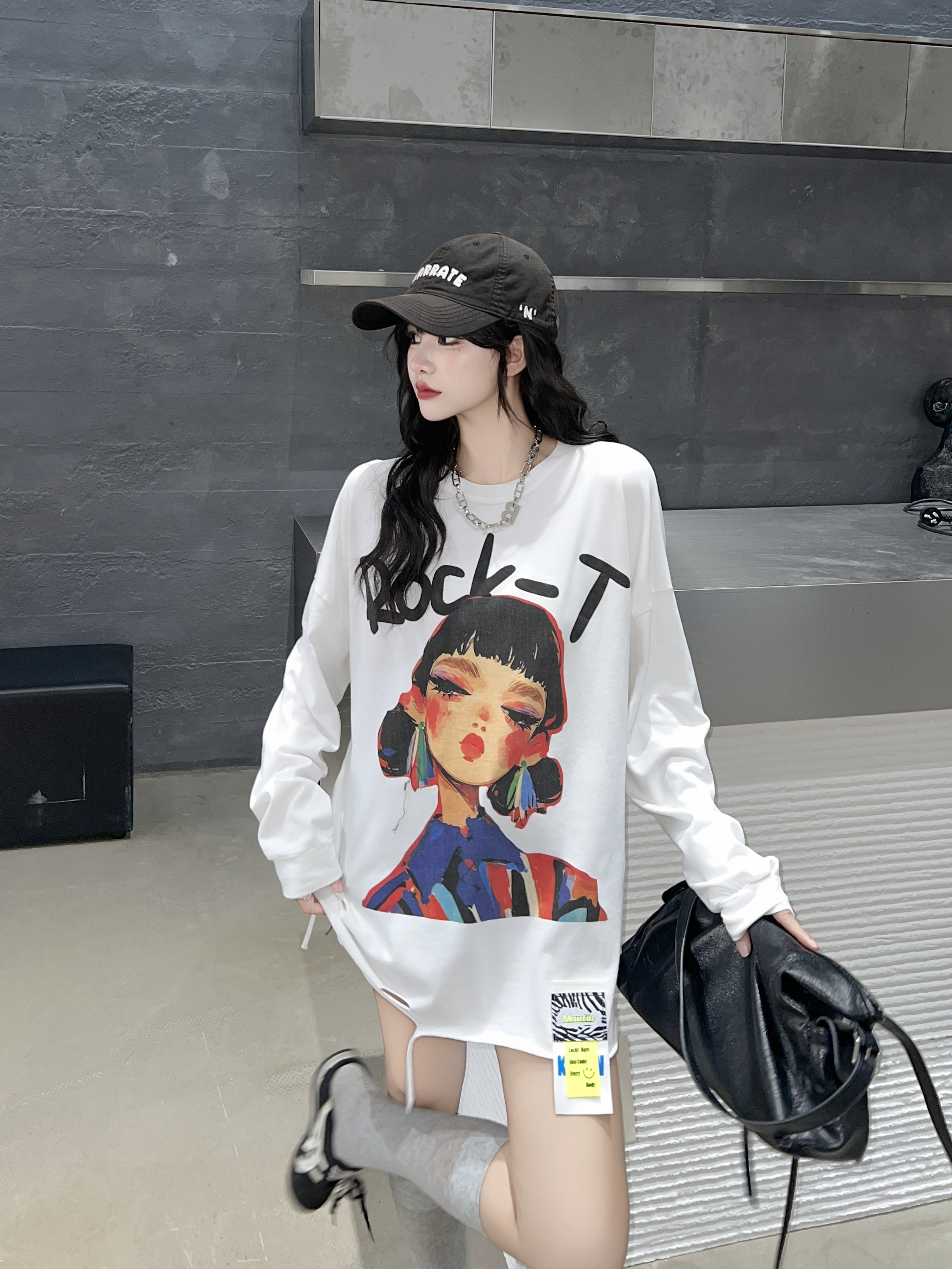 2025秋季新品潮牌宽松洗水磨毛卡通女孩图案长款T恤休闲外穿上衣