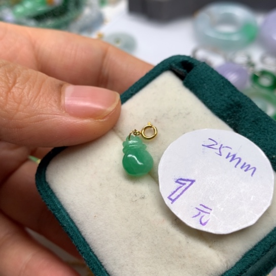 翡翠颈饰18K金镶嵌翡翠