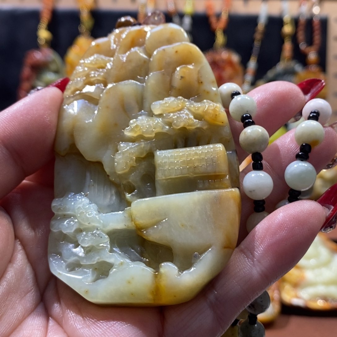 蛇纹石玉颈饰未镶嵌