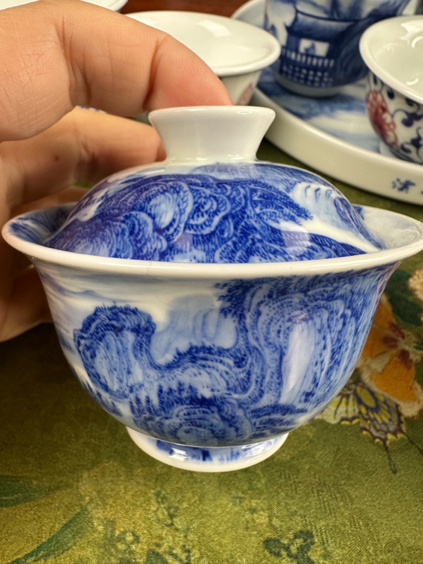 纯手工手绘青花山水两才盖碗