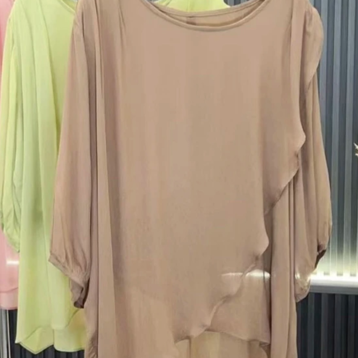 含香服饰 交叉双片设计师宽容显瘦大码遮肚子上衣