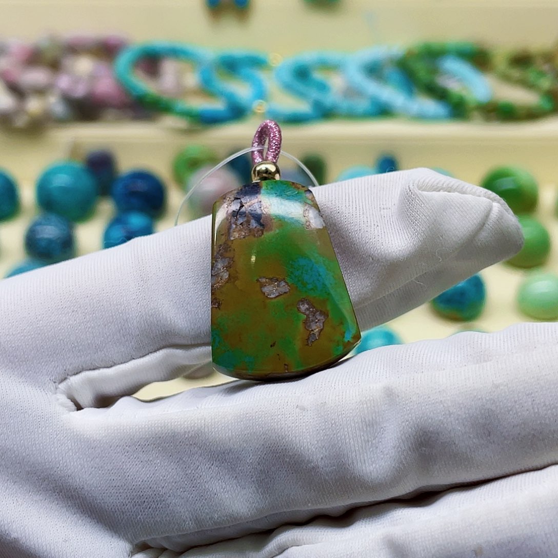 绿松石颈饰未镶嵌