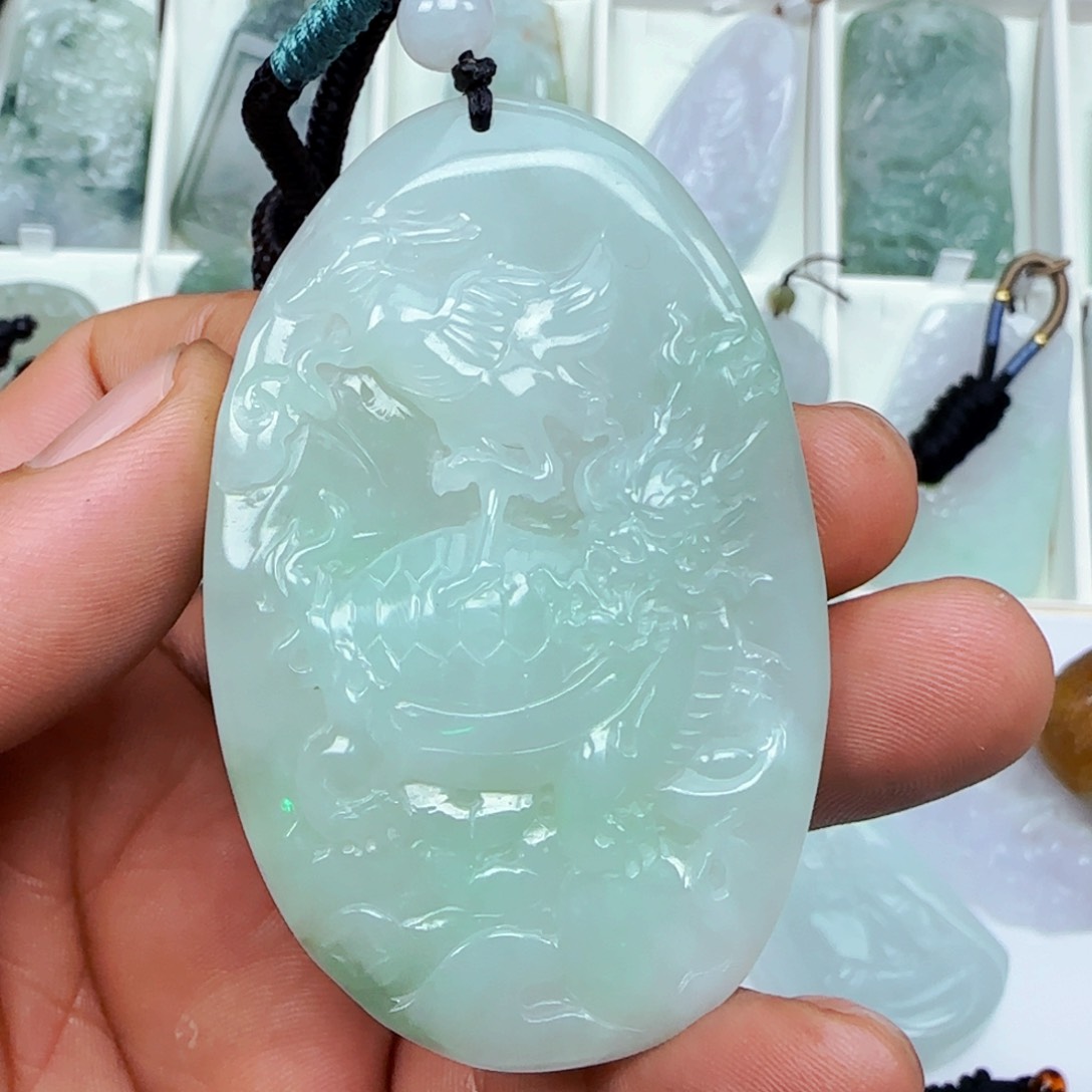 翡翠颈饰未镶嵌，