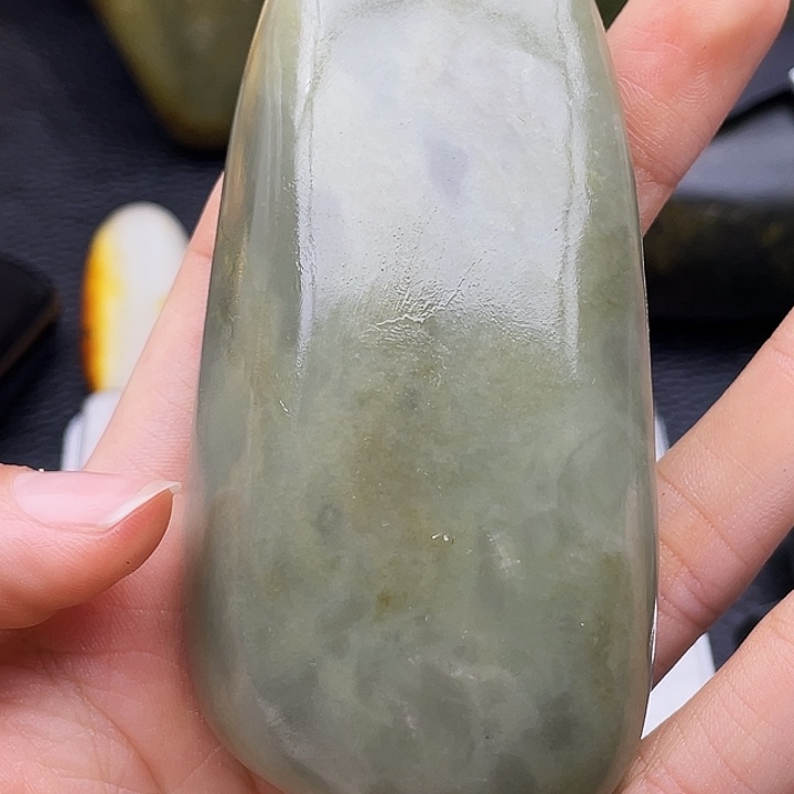 和田玉未镶嵌车挂