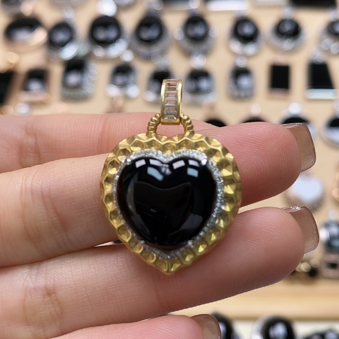 翡翠颈饰18K金镶嵌天然翡翠墨翠