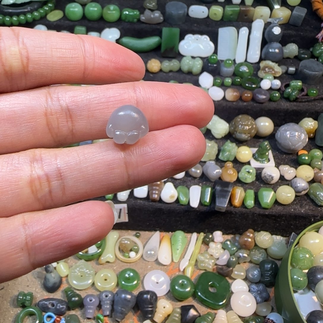 和田玉未镶嵌颈饰猫爪爪烟紫色