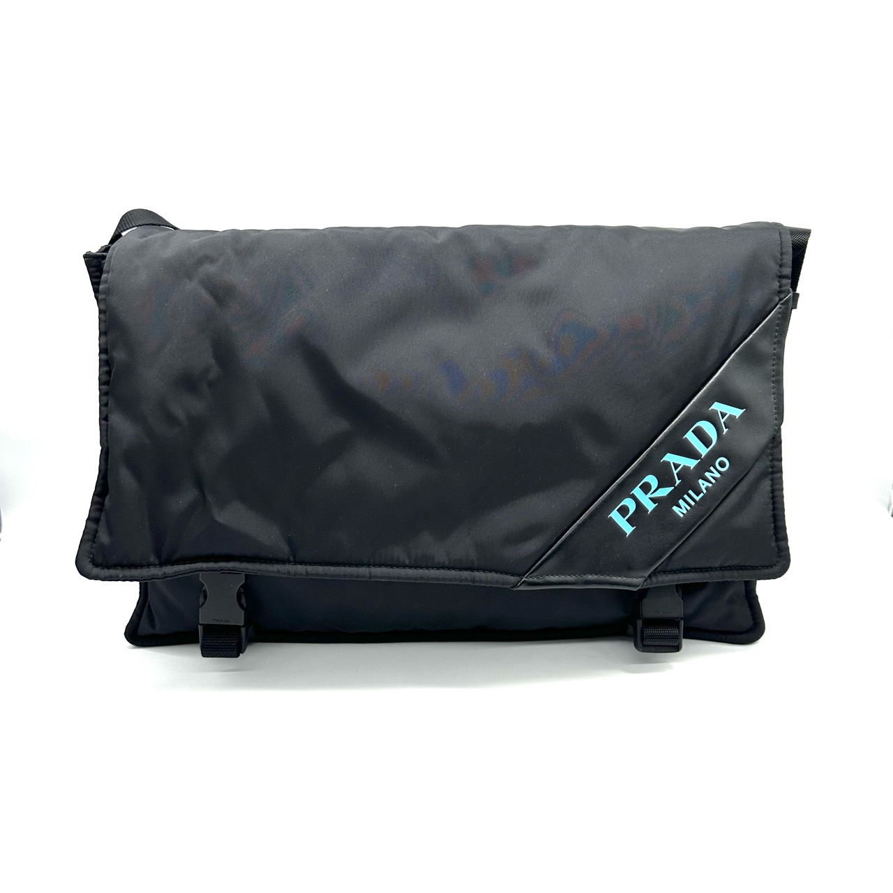 99新 Prada/普拉达 经典黑色时尚休闲尼龙帆布邮差包  尺寸36/25 