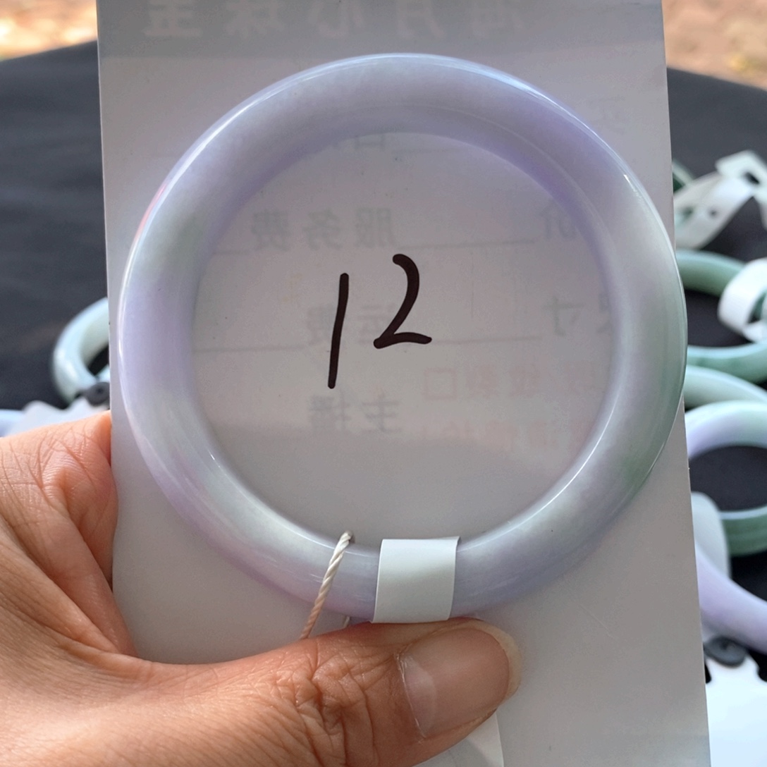 翡翠未镶嵌手镯有长纹手镯