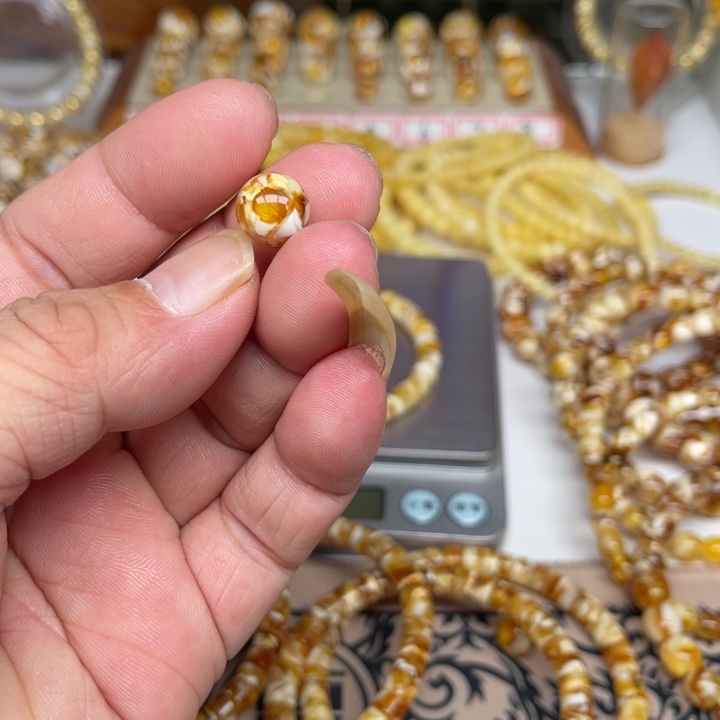 底***片琥珀未镶嵌裸石60号