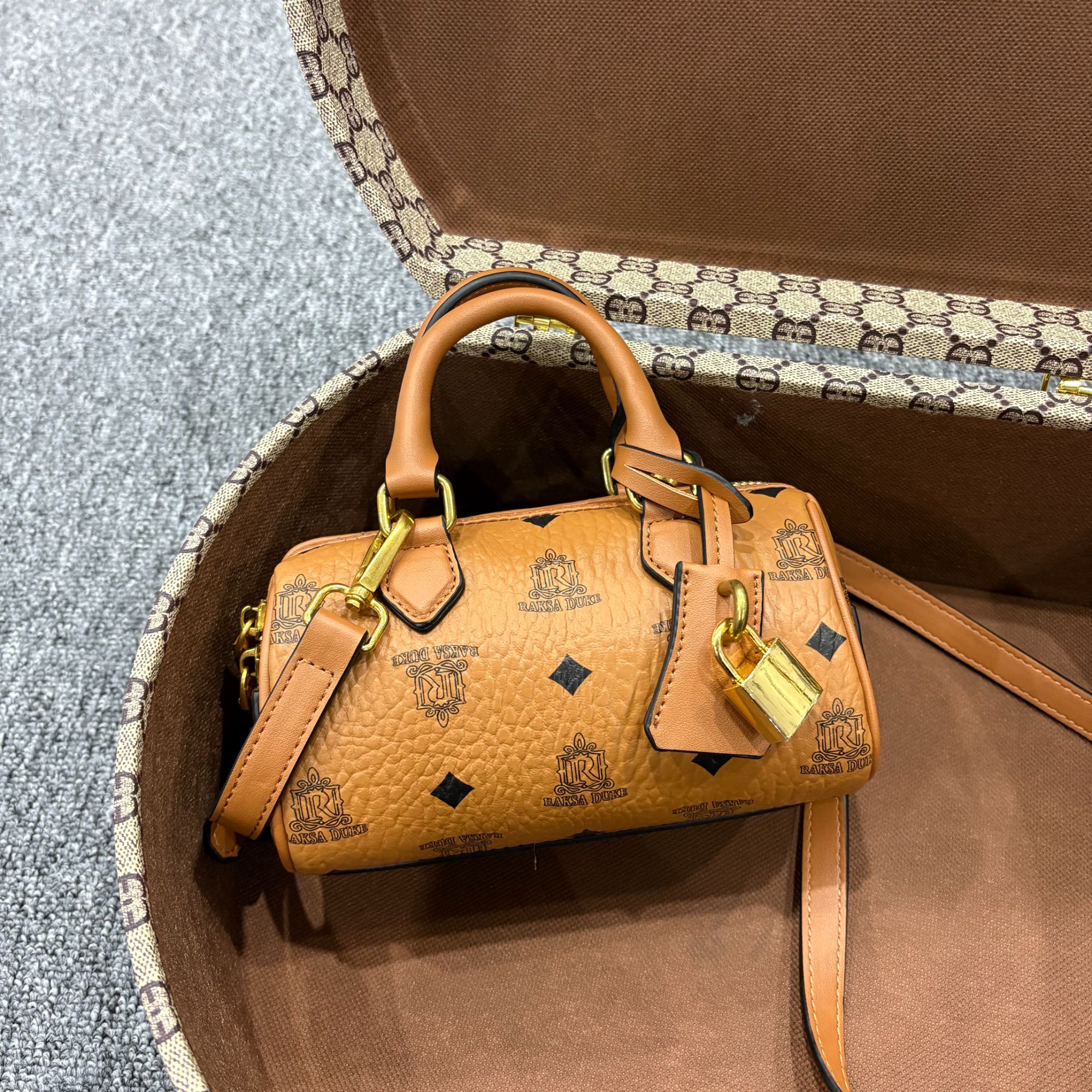 【E125】R RAKSA DUKE/罗萨公爵经典印花手提焦糖色包包