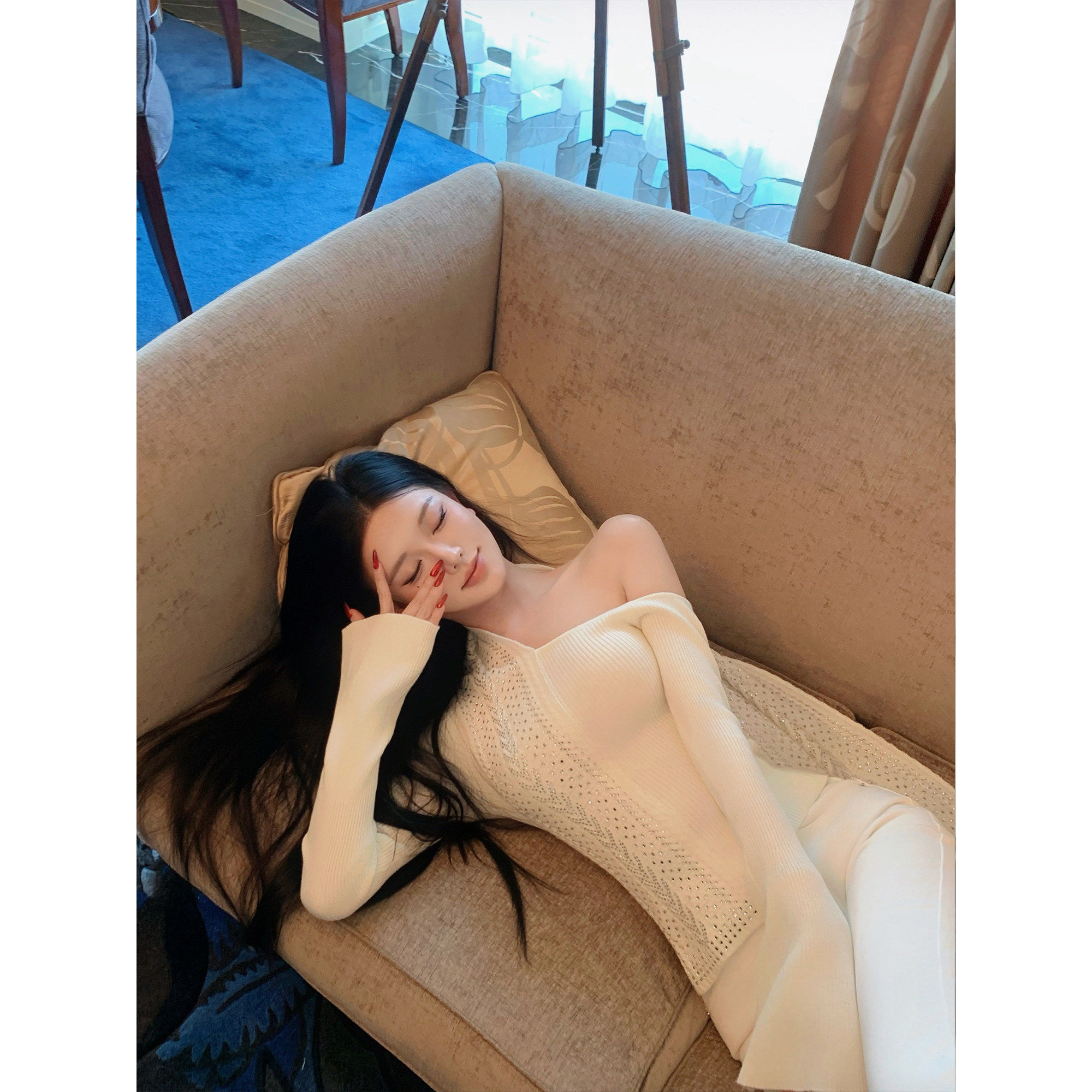 JAYKY YANG【美奈星光】绵羊毛飘带绞花针织衫露肩假两件闪钻上衣