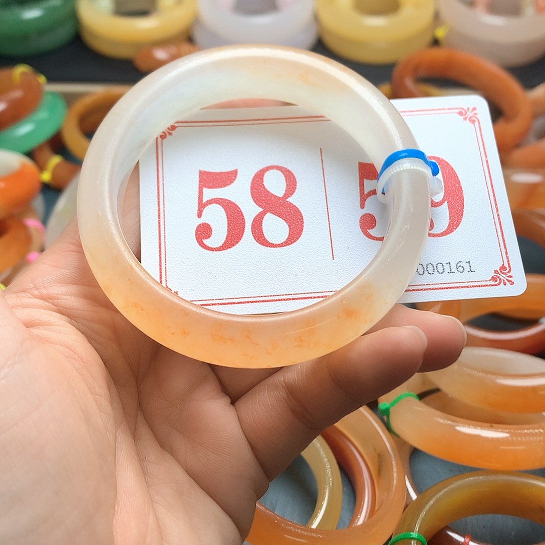 未镶嵌石英质玉（黄龙玉）手镯刘*乐