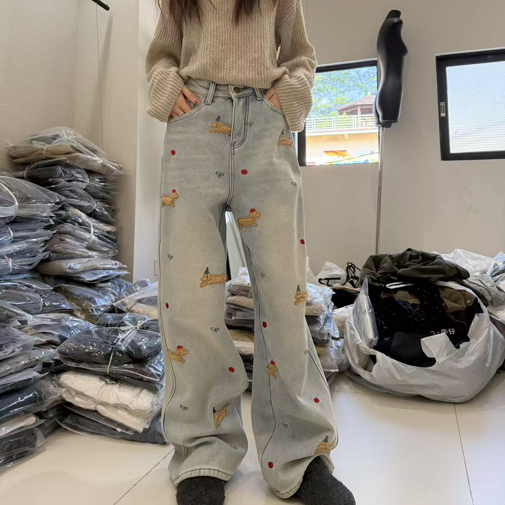 【腊肠狗2】厚绒设计感水貂绒绣花水洗软牛仔阔腿拖地裤