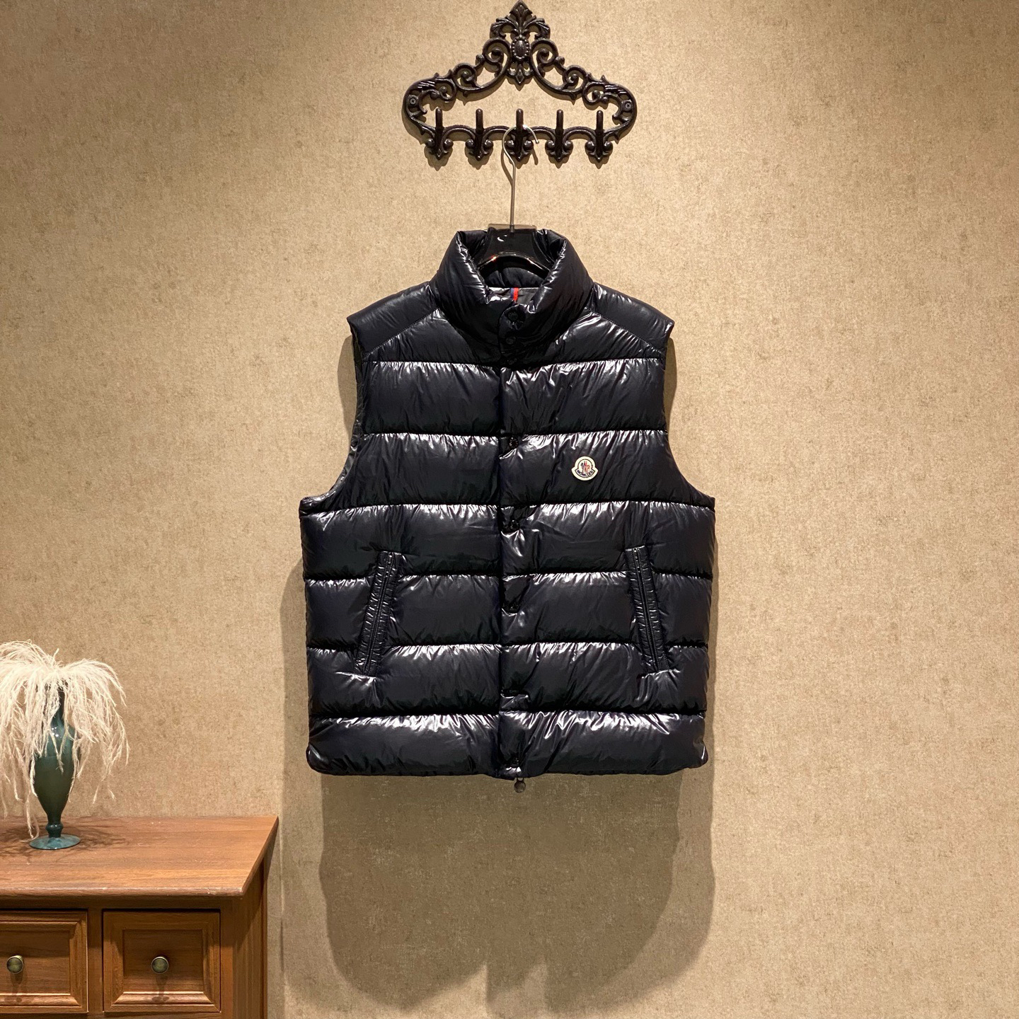99新 MONCLER 黑色亮面刺绣徽标logo羽绒马甲/5码/39601