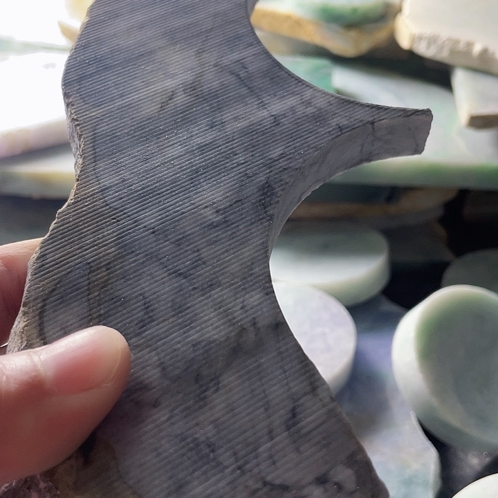 翡翠颈饰未镶嵌毛料60