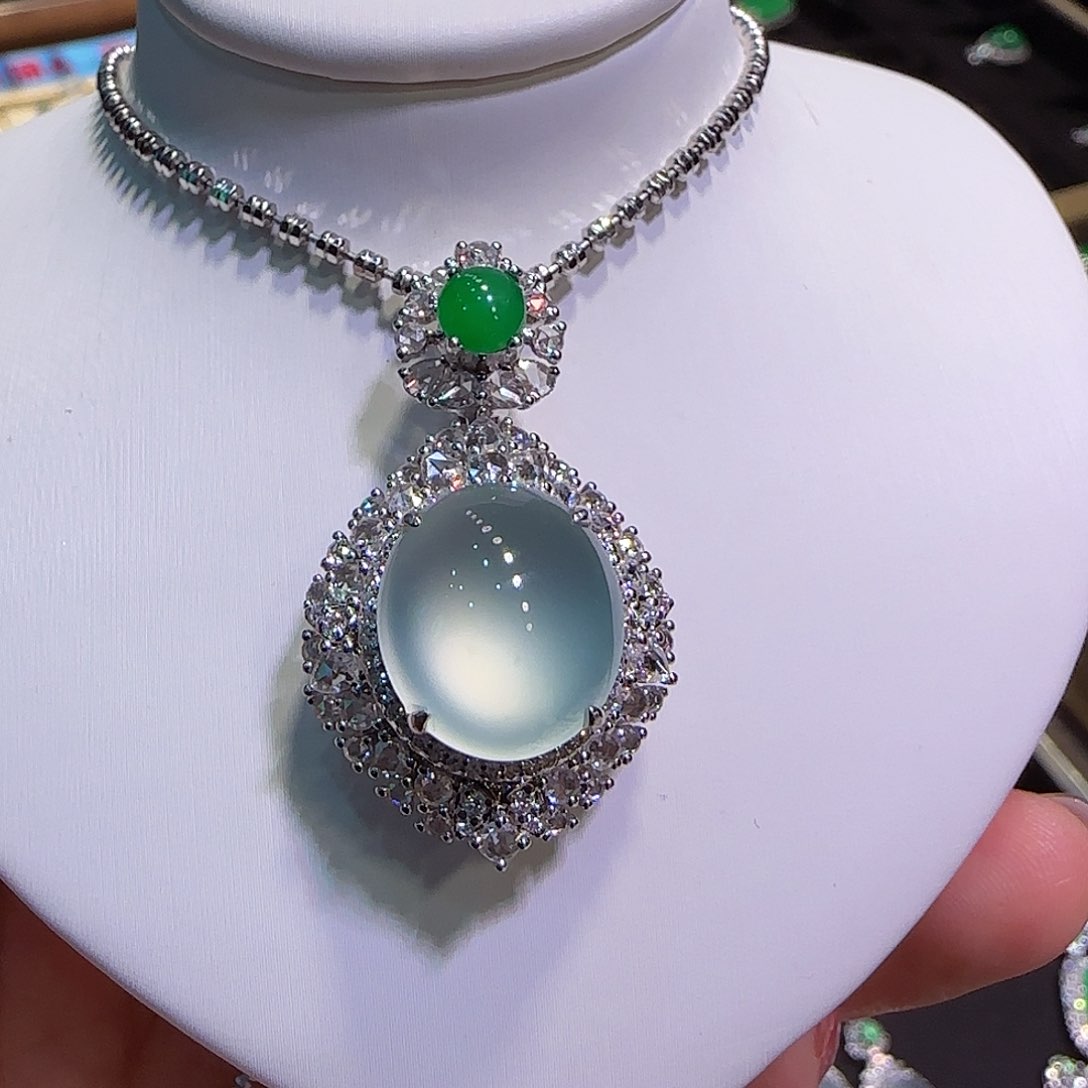 翡翠吊坠(不含链)18K金镶嵌吊坠