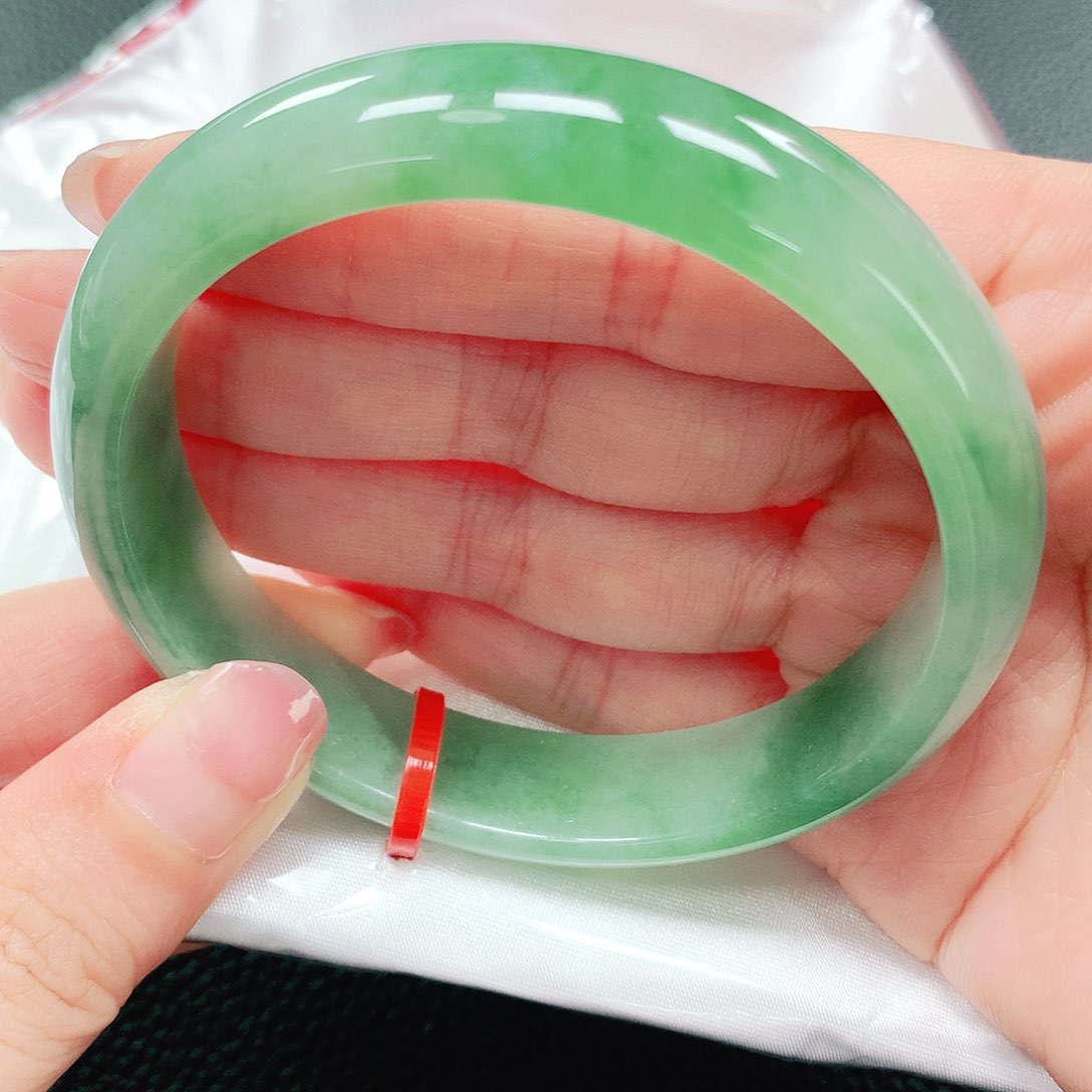 翡翠手镯未镶嵌58圈