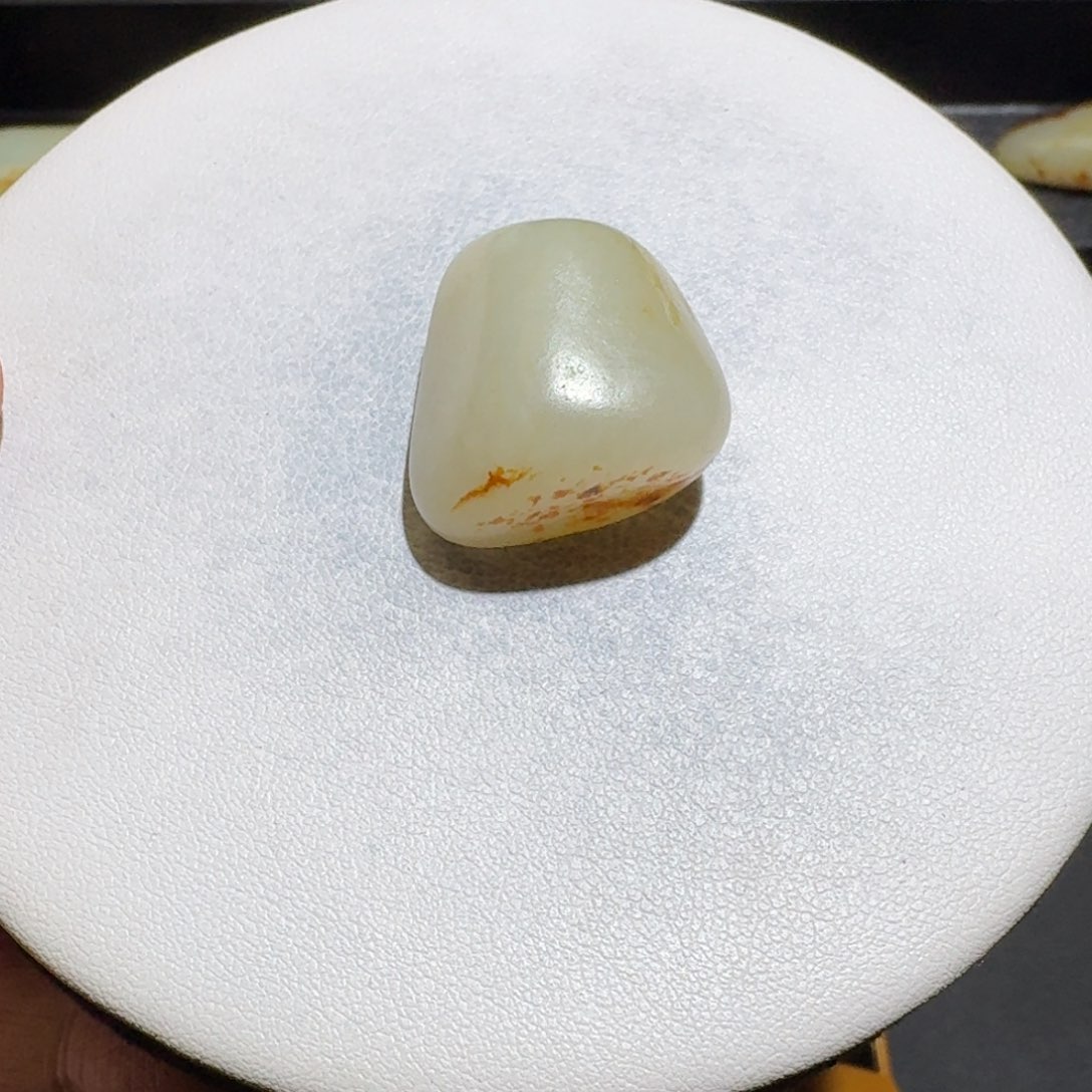 ****己和田玉未镶嵌颈饰