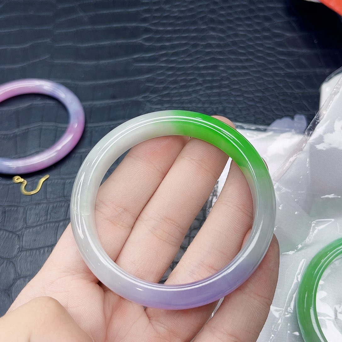 翡翠手镯未镶嵌多样性