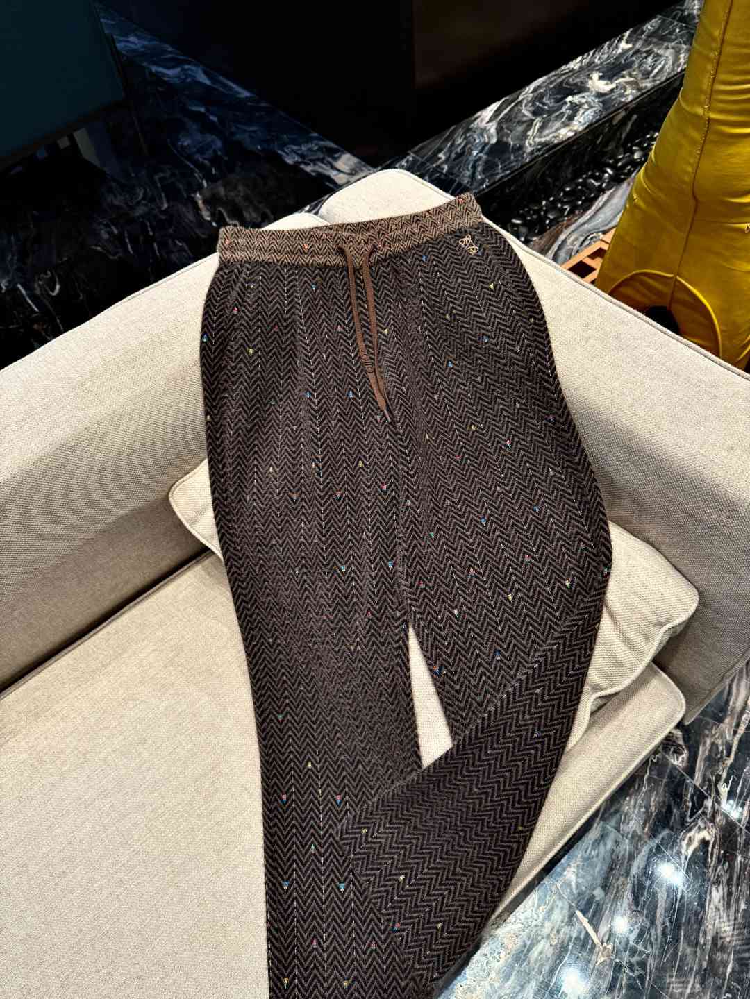 【七彩线绣绒面】秋冬软糯轻奢高端宽松舒适垂感高级感休闲裤男四色