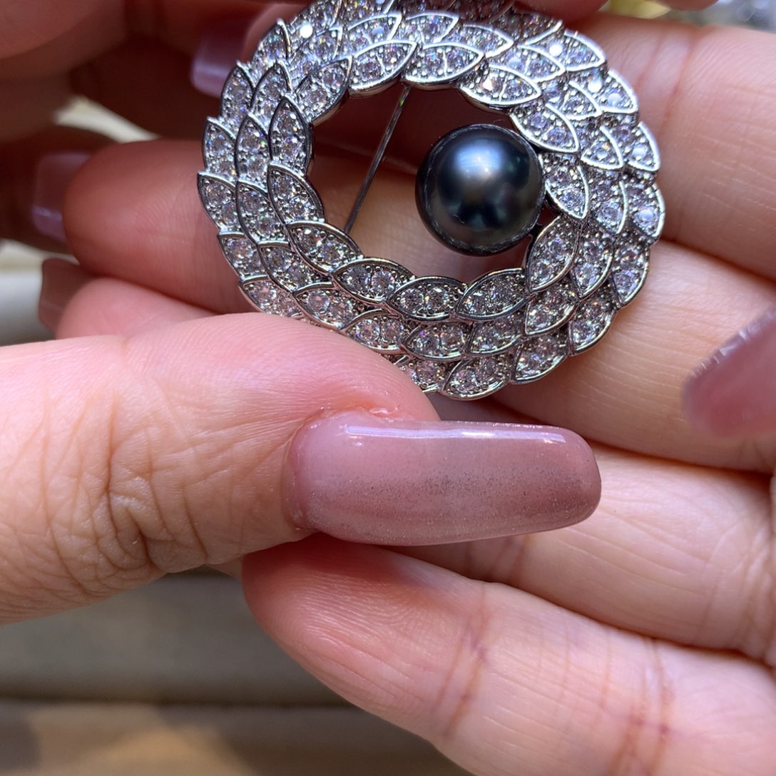 未镶嵌胸饰海水珍珠