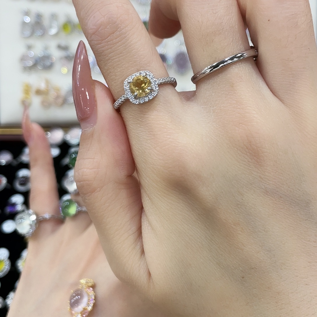 秋***.黄晶银S925镶嵌戒指