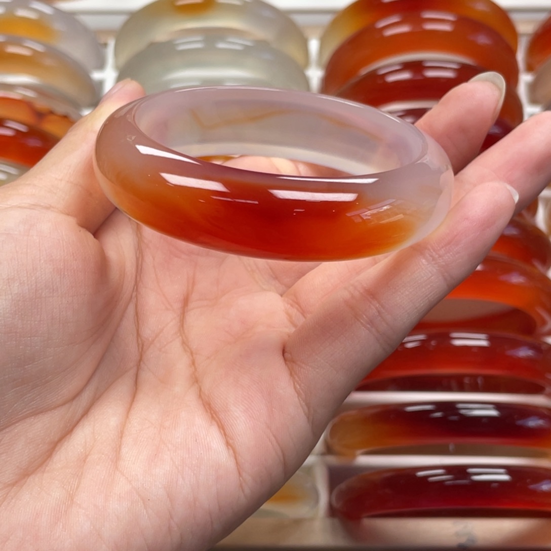 用***9玛瑙/玉髓手镯未镶嵌